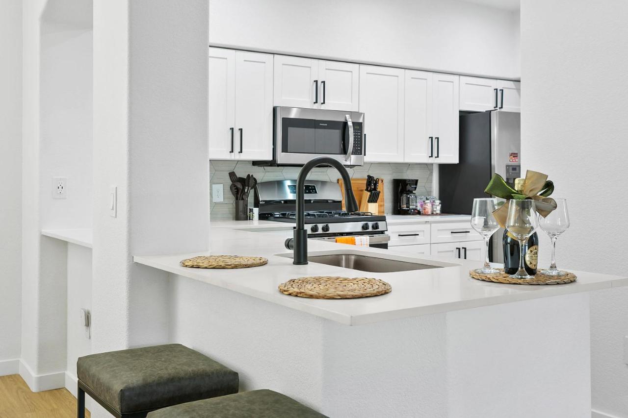 Cozysuites Glendale By The Stadium With Pool 03 Экстерьер фото